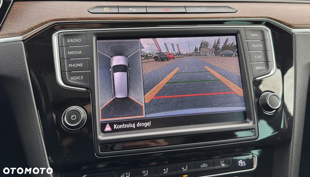 Volkswagen Passat - 25