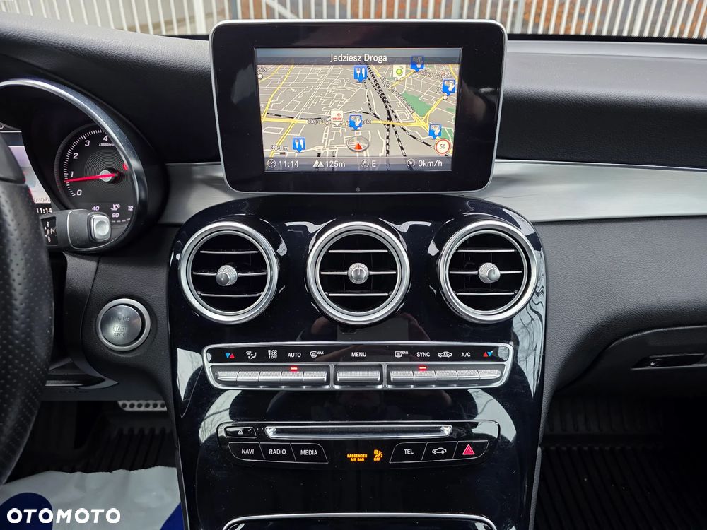 Mercedes-Benz GLC 250 4Matic 9G-TRONIC AMG Line - 11