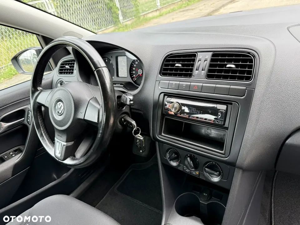 Volkswagen Polo 1.4 16V Comfortline - 28