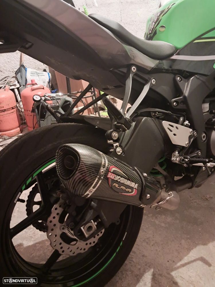 Kawasaki Ninja ZX6R - 6