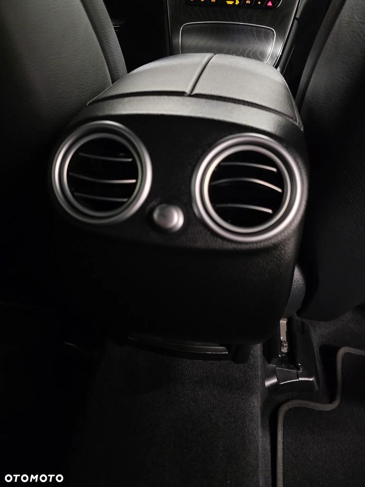 Mercedes-Benz GLC 300 d 4Matic 9G-TRONIC AMG Line Plus - 23