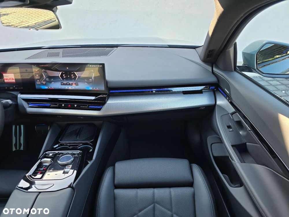 BMW Seria 5 520d xDrive mHEV M Sport - 12