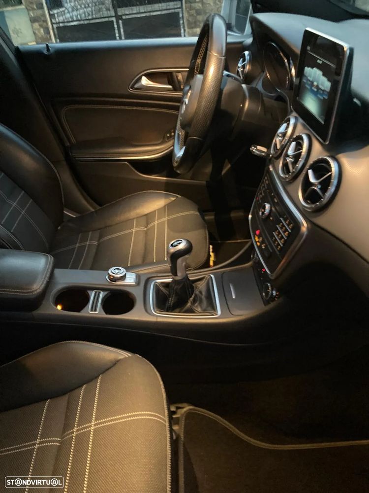 Mercedes-Benz CLA 200 d Shooting Brake - 11