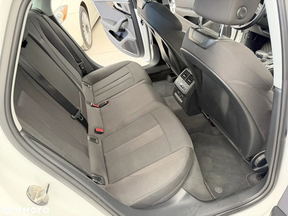 Audi A4 Limousine 45 TFSI Quattro S tronic - 9