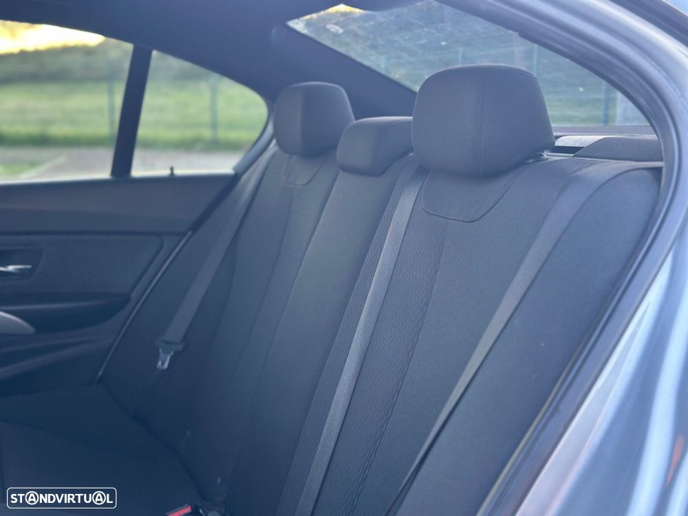 BMW 318 d - 20