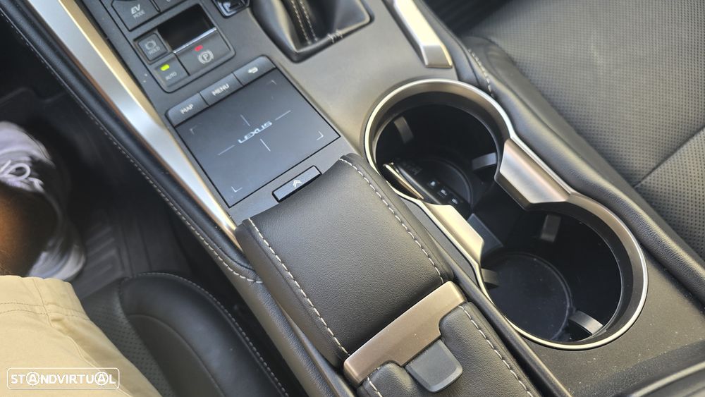Lexus NX 300h Executive+ - 33