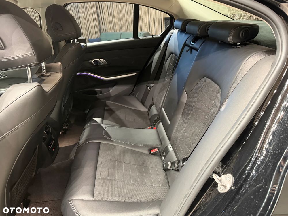 BMW Seria 3 318i - 12