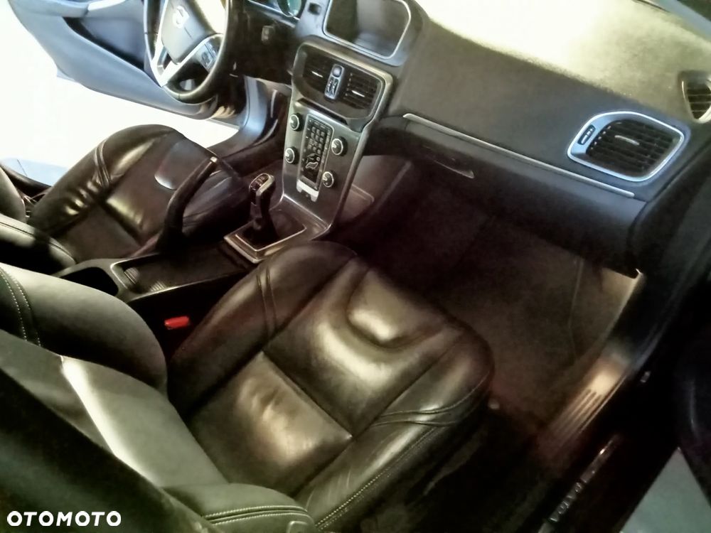 Volvo V40 D2 Summum - 9