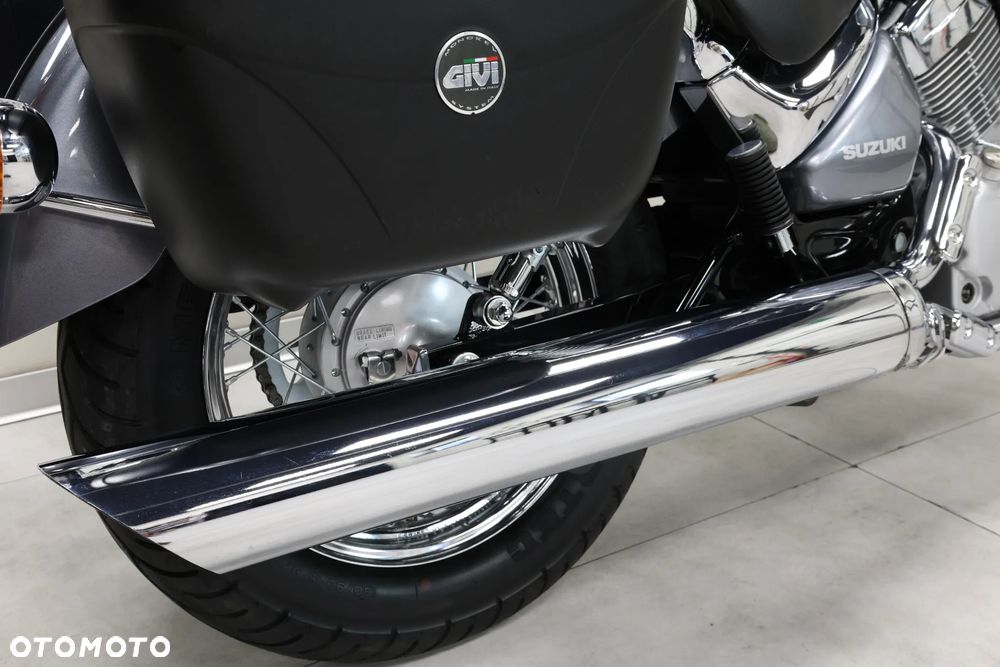 Suzuki Intruder - 38