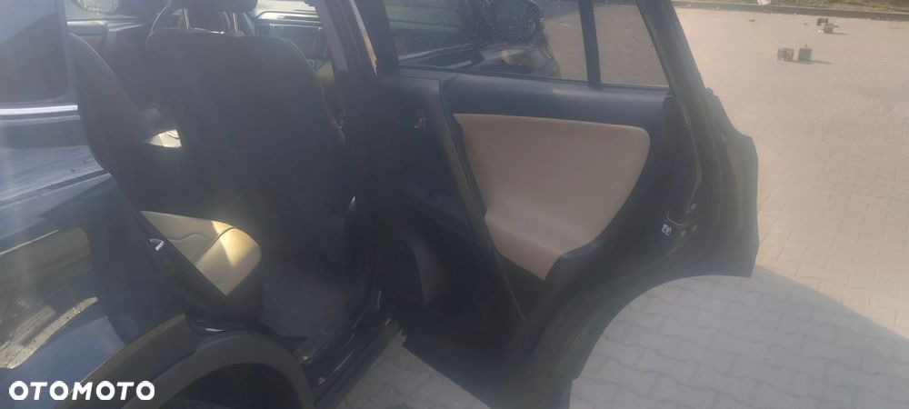 Toyota RAV4 2.0 D-4D Prestige - 13