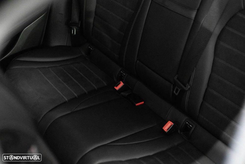 Mercedes-Benz GLC 300 e 4Matic 9G-TRONIC AMG Line - 26