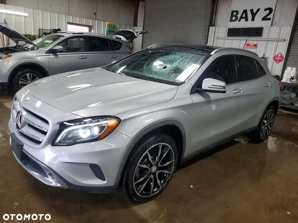 Mercedes-Benz GLA 250 4Matic 7G-DCT - 1