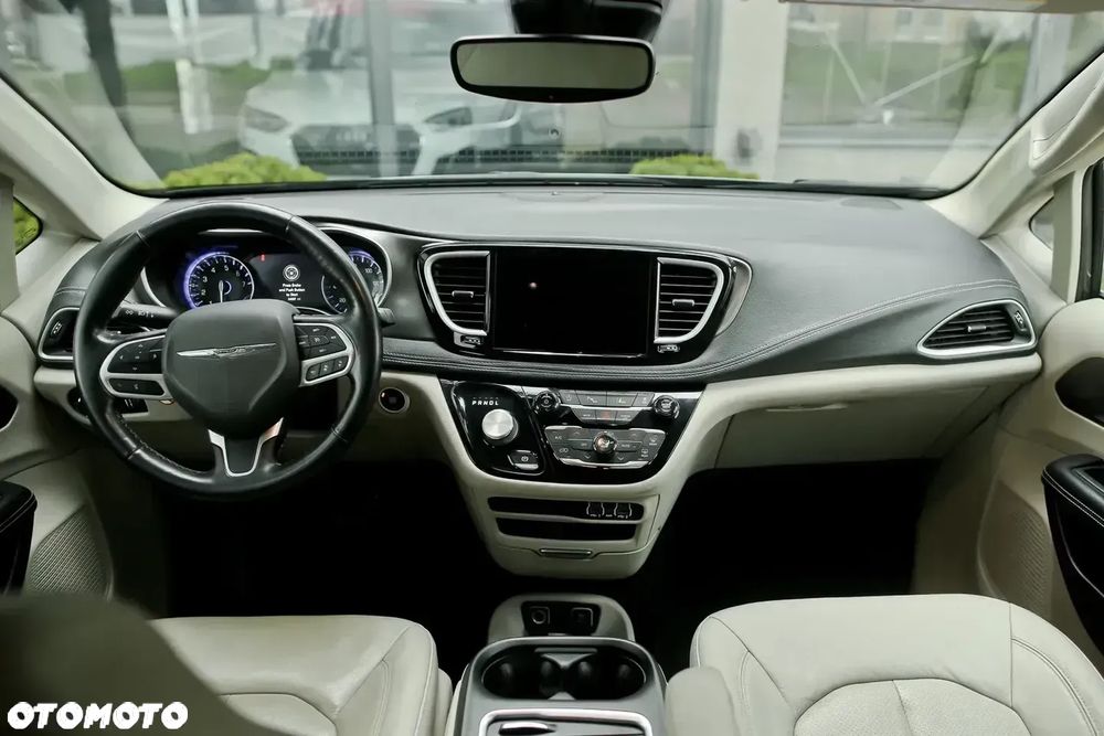 Chrysler Pacifica - 22