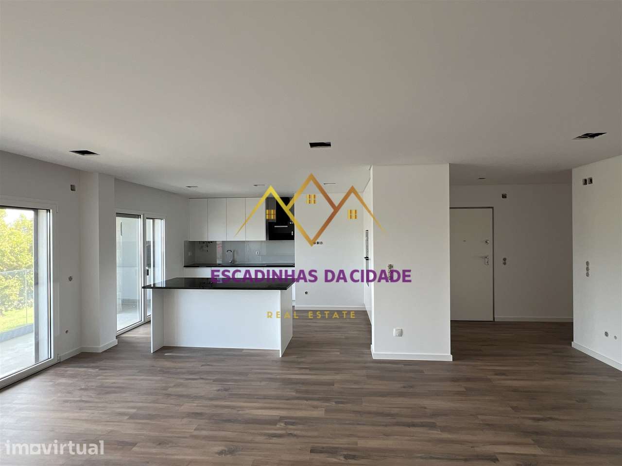 T5 Duplex Novo no Montijo com estacionamento