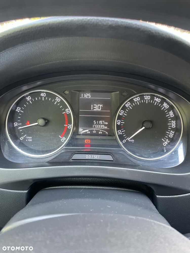 Skoda RAPID 1.2 TSI Active - 10