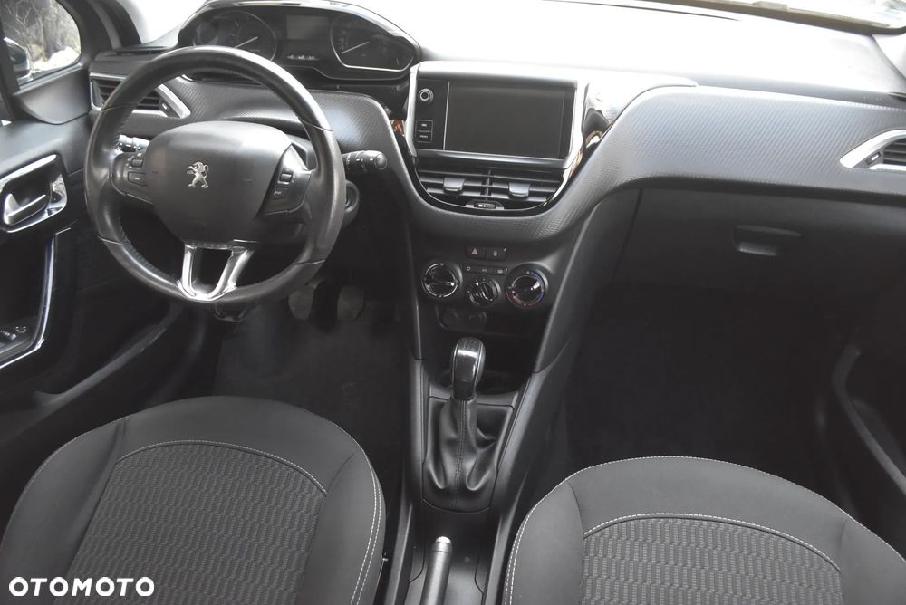Peugeot 208 - 6