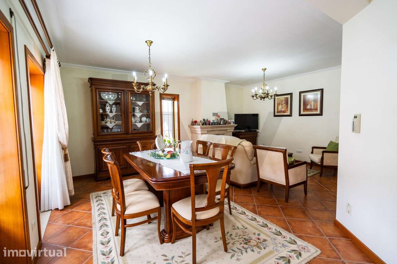 Moradia T4 Isolada com Jardim, Garagem e Cave Multiusos a 5 Minutos do - Grande imagem: 4/60