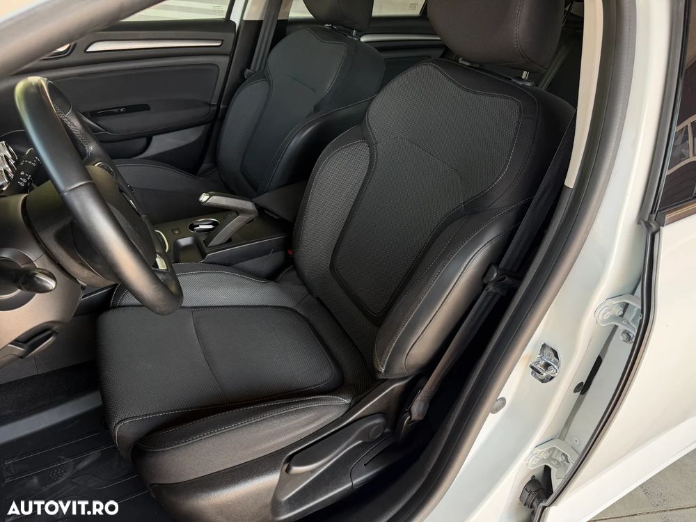 Renault Megane TCe 140 GPF BUSINESS EDITION - 38