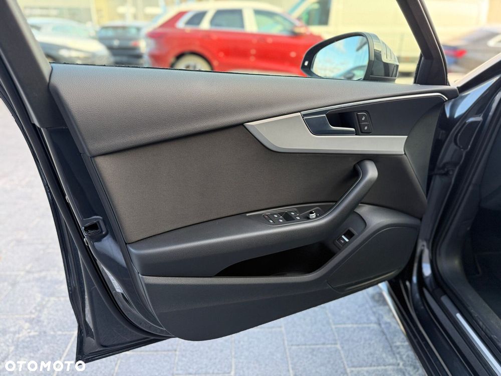 Audi A4 Limousine - 16