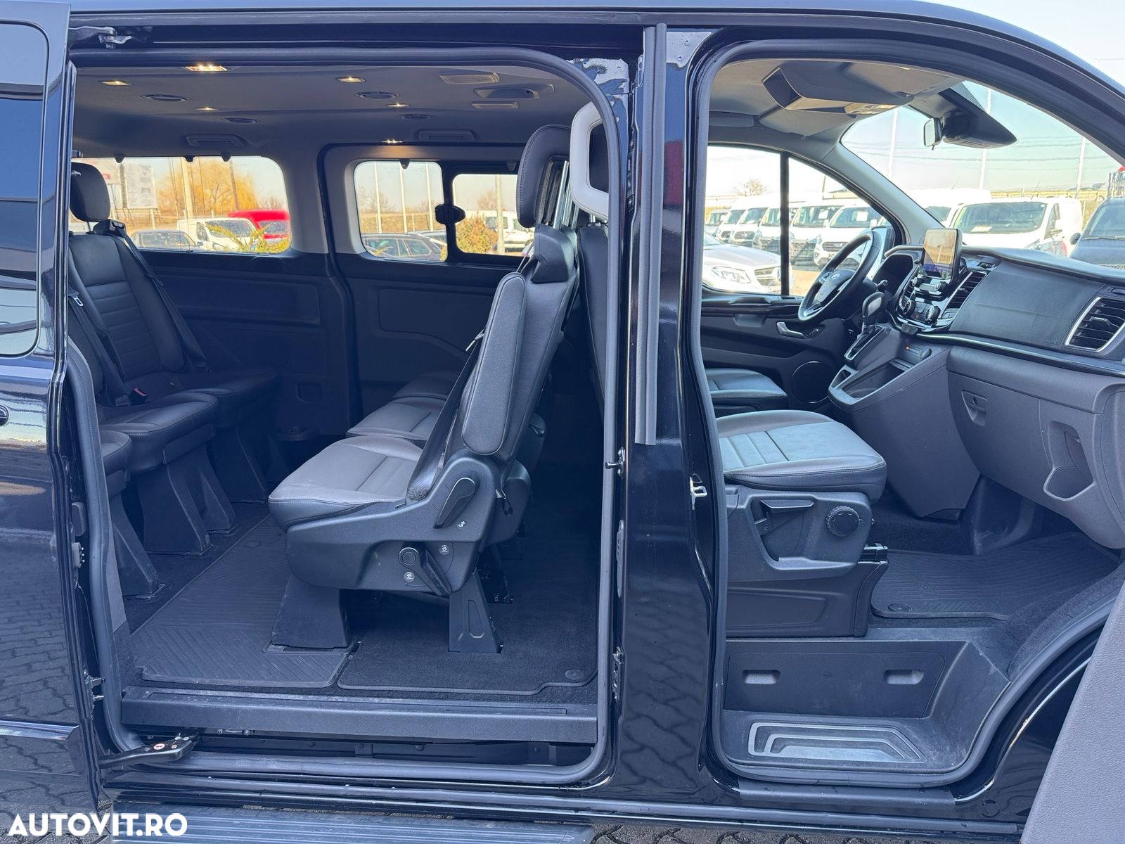 Ford Tourneo Custom Bus 320 2.0 EcoBlue 170 CP L2H1 Titanium X Aut. - 12
