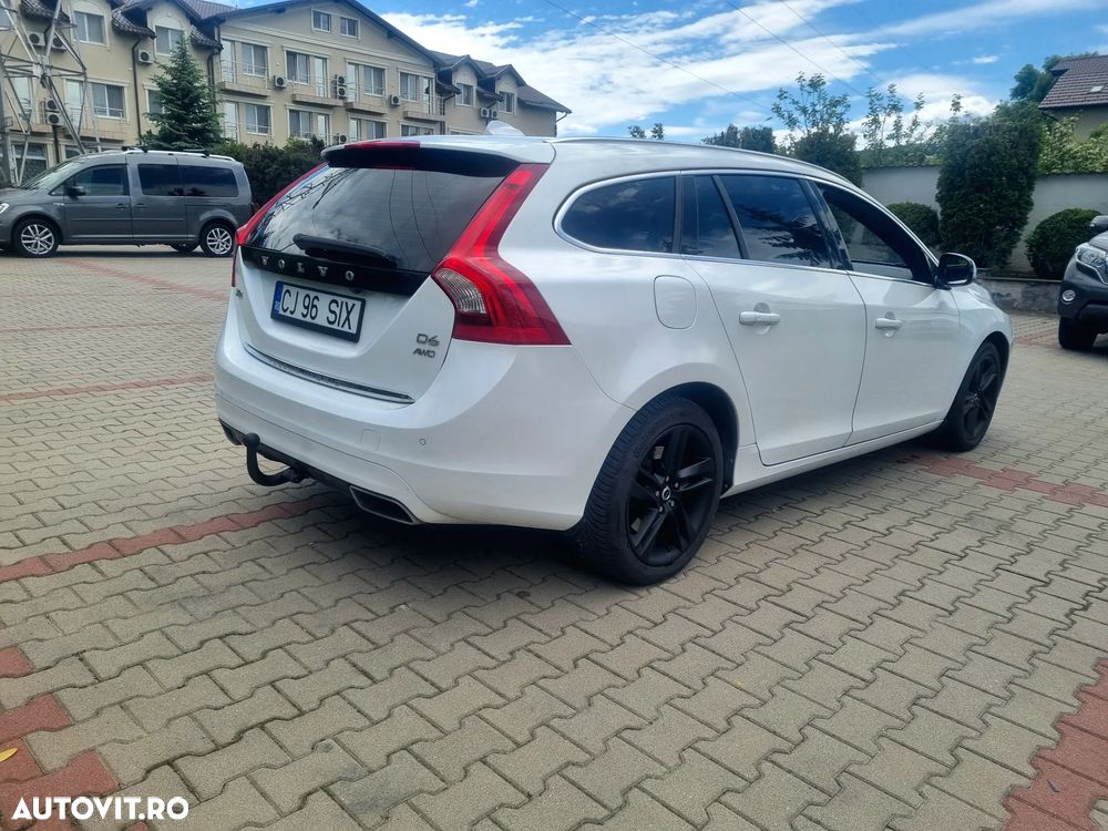 Volvo V60 D6 Plug-In-Hybrid AWD Geartronic Summum - 2