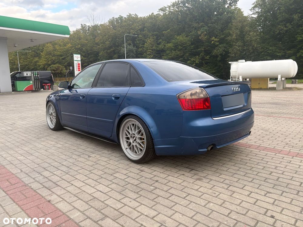 Audi A4 Limousine - 4