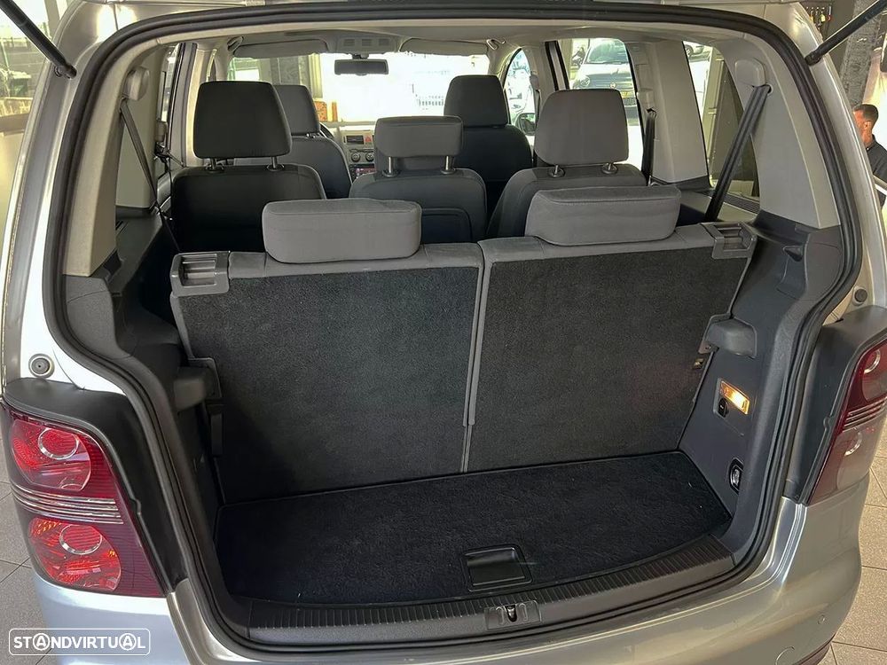 VW Touran 2.0 TDI Highline 7L - 24