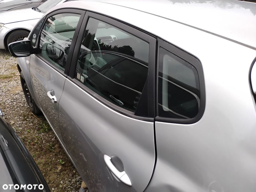 Kia Venga - 8