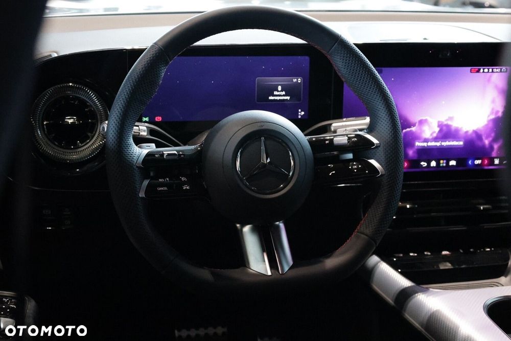 Mercedes-Benz GLB - 12