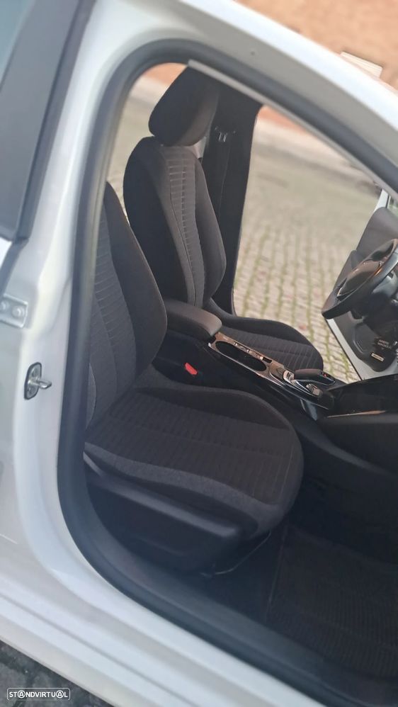 Peugeot e-208 Active - 13