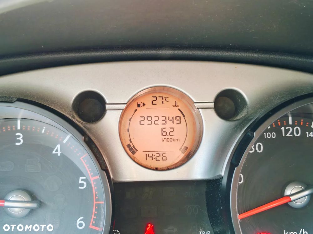 Nissan Qashqai 2.0 dCi DPF tekna - 23