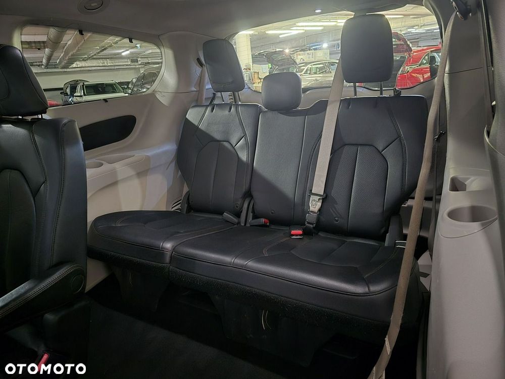 Chrysler Pacifica - 19