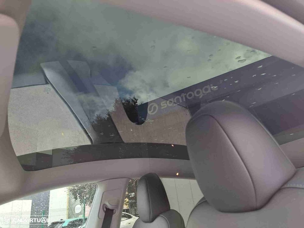 Tesla Model Y RWD - 10