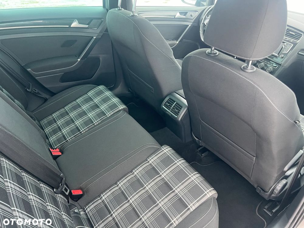 Volkswagen Golf - 13