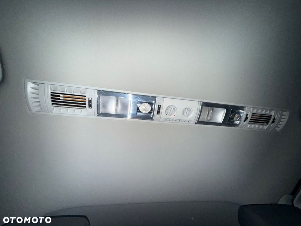 Volkswagen Multivan - 27