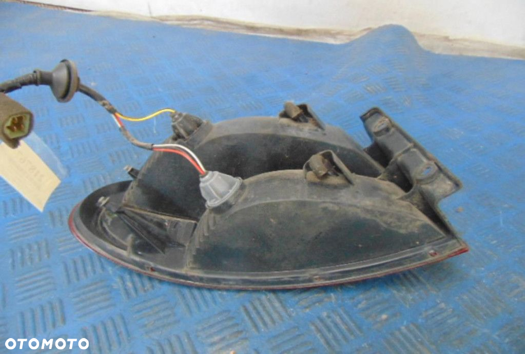 DAEWOO LANOS LAMPA TYLNA PRAWA - 2