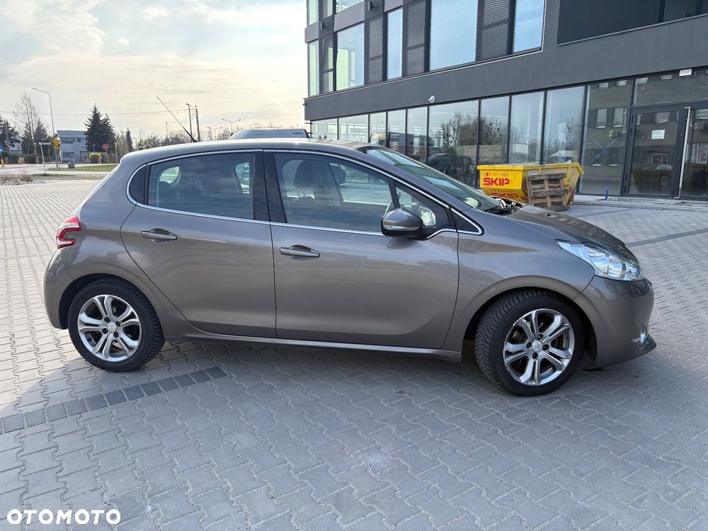 Peugeot 208 - 4