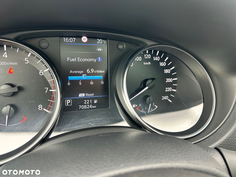 Nissan Qashqai 1.3 DIG-T N-Connecta DCT - 31