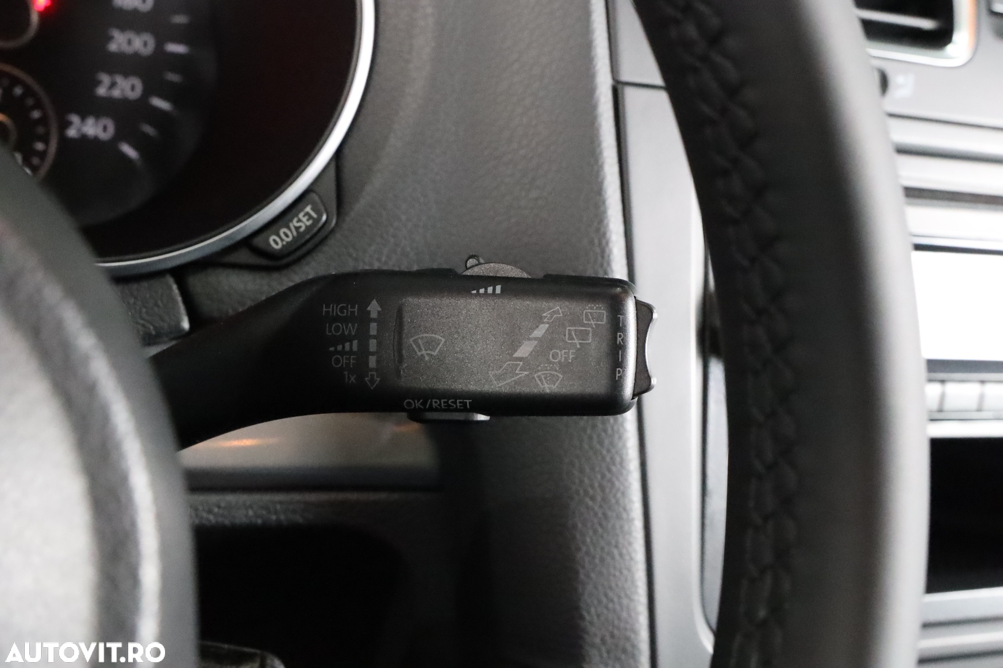 Volkswagen Golf 1.6 TDI BlueMotion Technology DPF Comfortline - 26