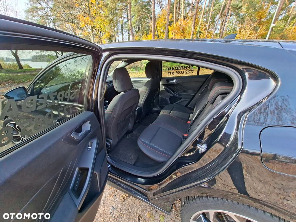 Ford Focus ver-1-5-ecoboost-st--line-business - 11
