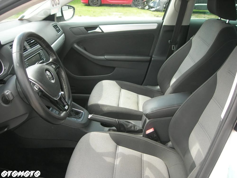 Volkswagen Jetta - 13