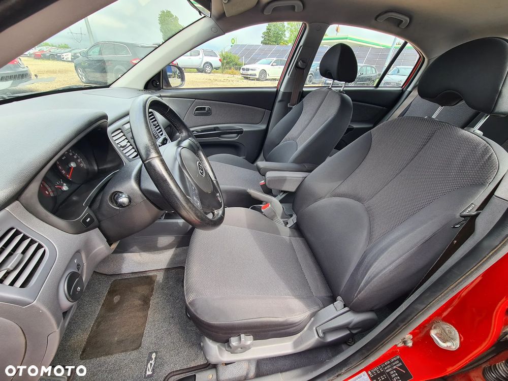Kia Rio 1.4 Comfort - 14