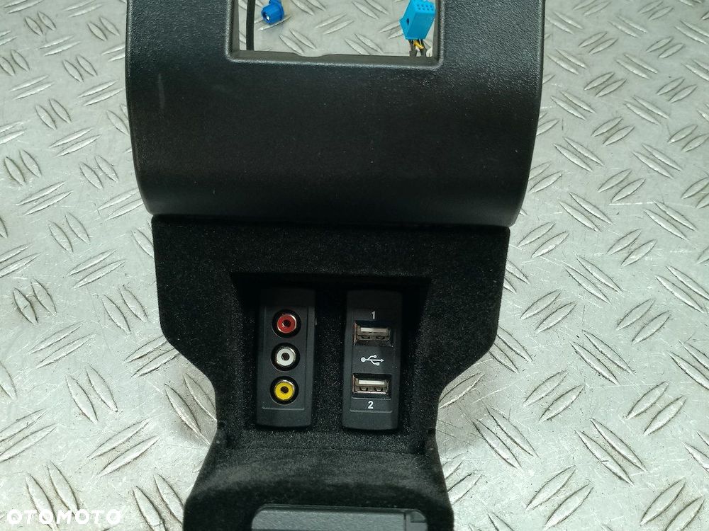 GNIAZDO USB MAYBACH X222 A0008206251 - 1