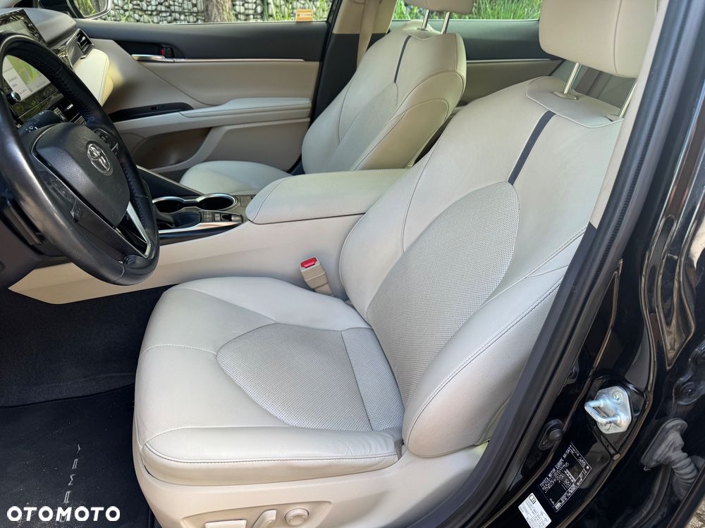 Toyota Camry 2.5 Hybrid Executive CVT - 17