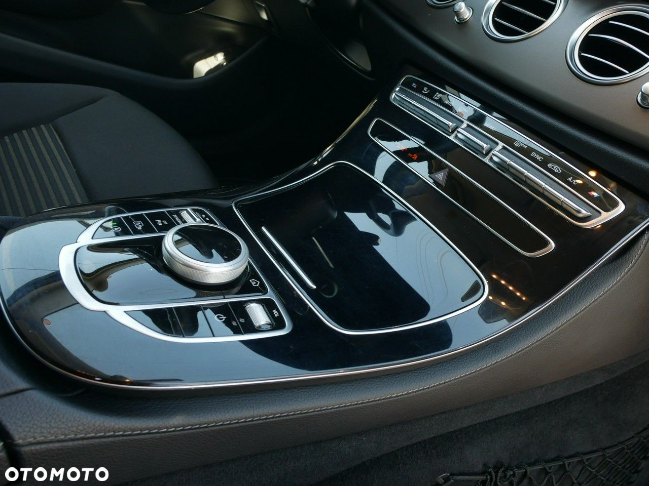 Mercedes-Benz Klasa E 220 d 9G-TRONIC - 25