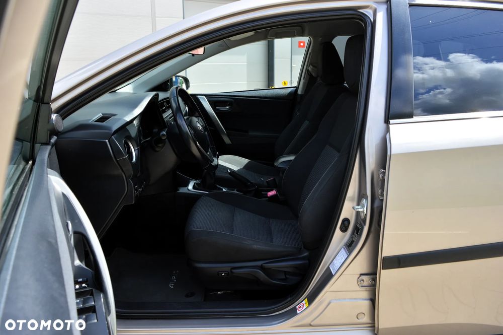 Toyota Auris 1.6 Premium + - 6