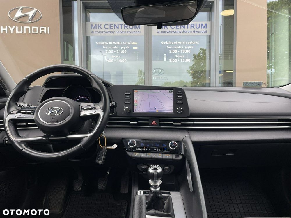 Hyundai Elantra - 11