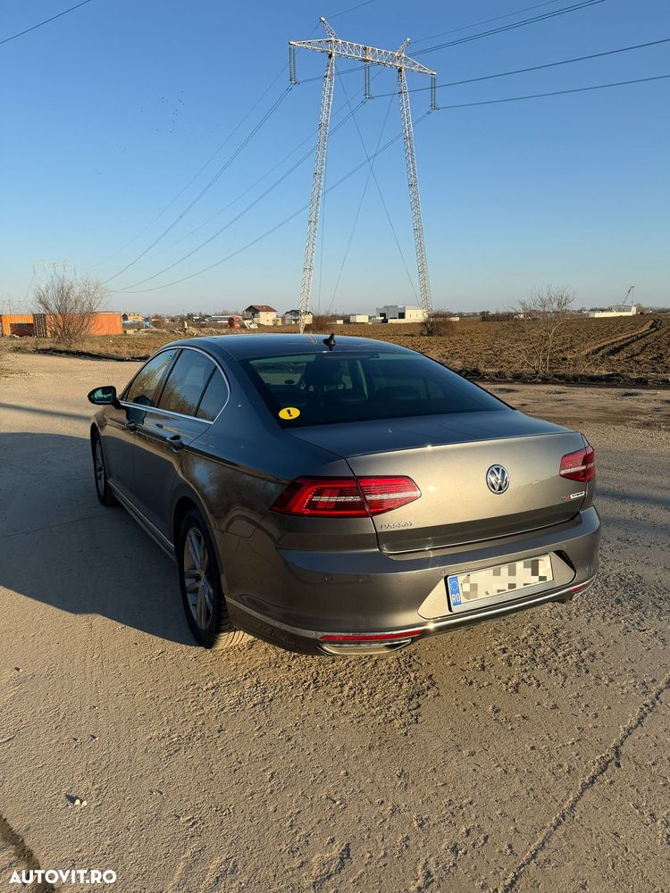 Volkswagen Passat - 4