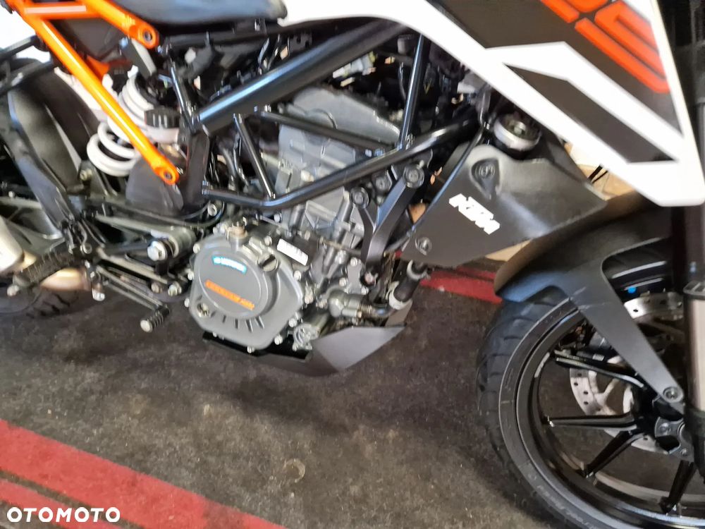 KTM Duke 125 - 24