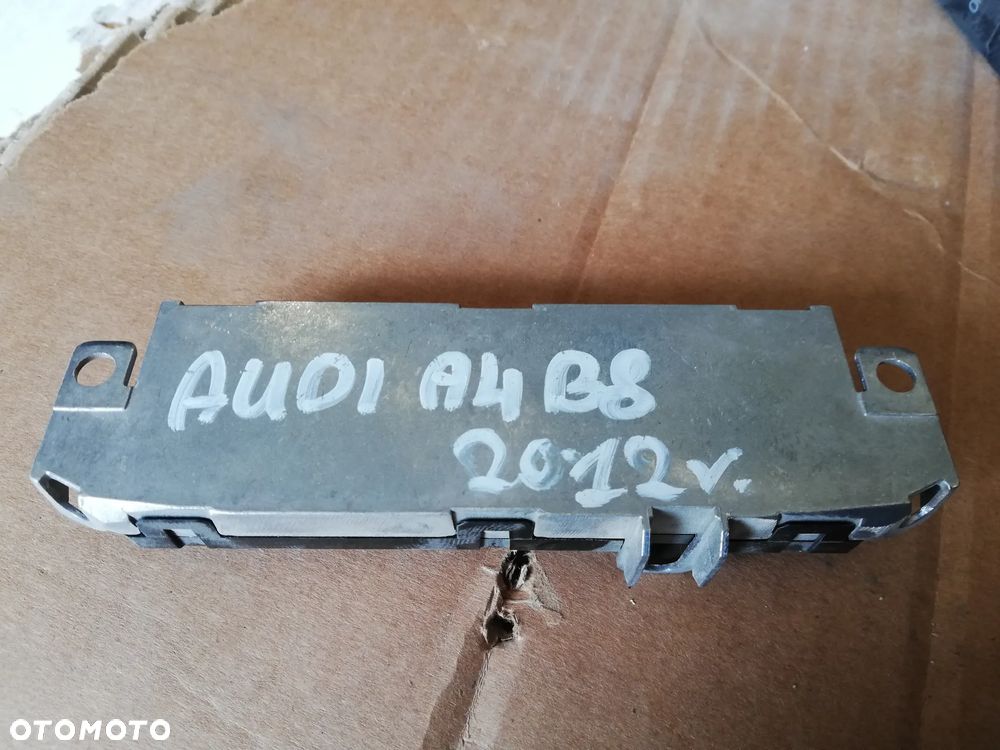 AUDI A4 B8 WZMACNIACZ ANTENY 8K5035225AA - 2